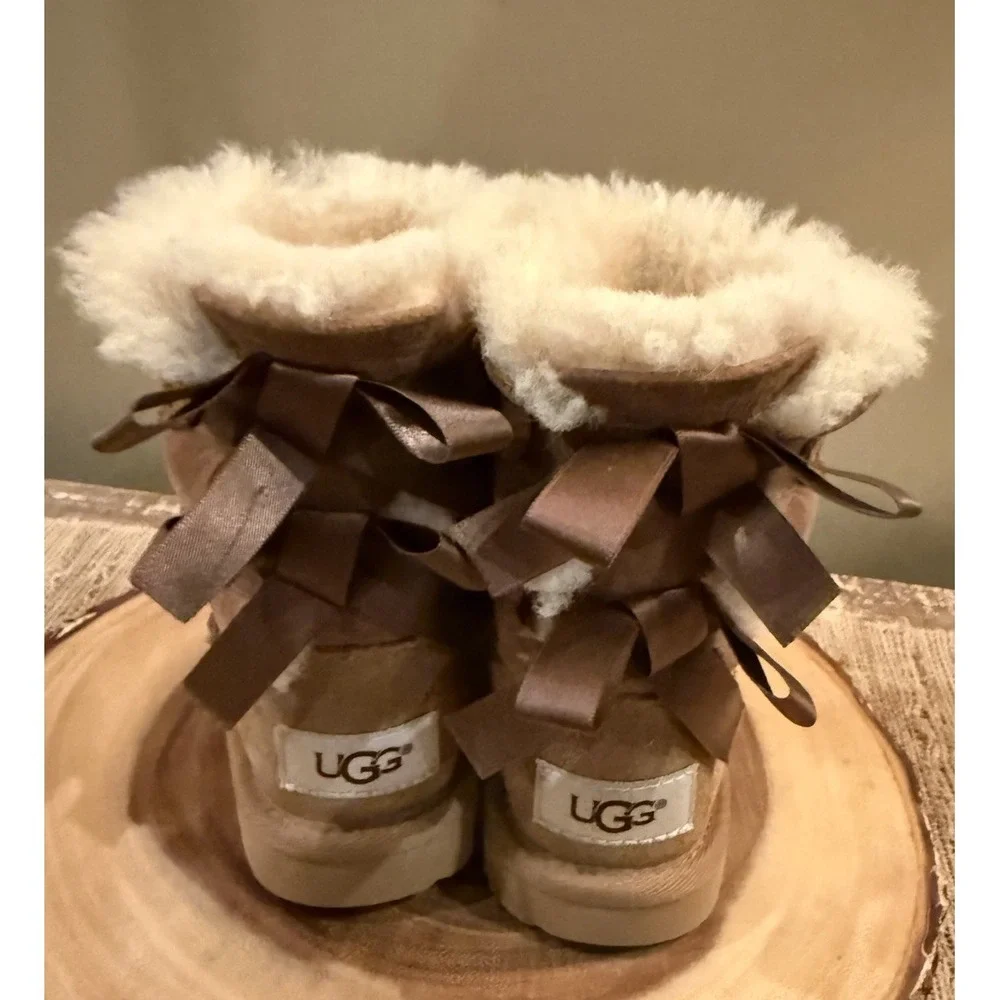 UGG Kids Bailey Bow Boots Chestnut Sheepskin Fur Lined 1017394T SZ-8C